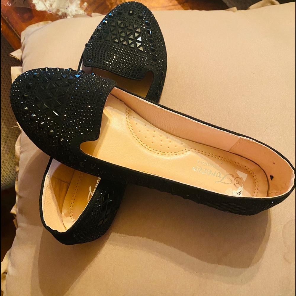 Very cute black sparkly flats well made